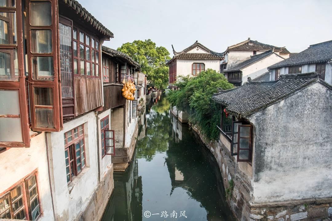 老师请问我的左肩下15-18厘米处前后都有刺痛感是什么情况?——智能问答网页,快速获取有用答案